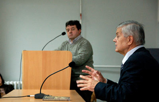 Aristotel Tentov and Tome Boševski, lecturing about their "discovery", December 2008